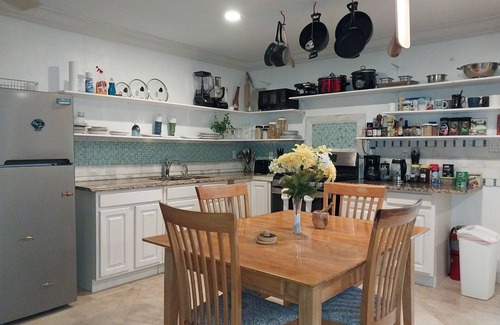 Leeward Settlement Casa | Guest House 2 bedrooms & 2 baths near Grace Bay Beach & Long Bay Beach.