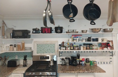 Leeward Settlement Casa | Guest House 2 bedrooms & 2 baths near Grace Bay Beach & Long Bay Beach.