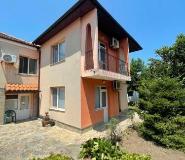 Chernomorets Casa | Guest House Alex