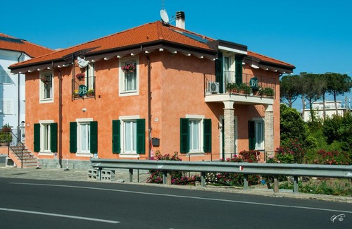 Ceriale Casa | Guest House Arancia145