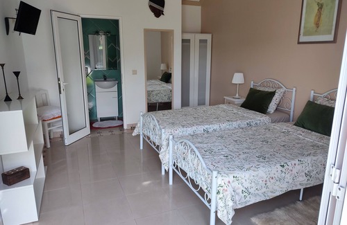 Alcobaca Cama Y Desayuno | CASA RURAL BED & Breakfast- QUARTO-de Hospedes. NAZARÉ- ALCOBAÇA.