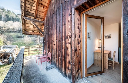 Mont-Saxonnex Apartamento | Casa de huéspedes 'Chambre Eté' con vistas a la montaña, terraza privada y Wi-Fi