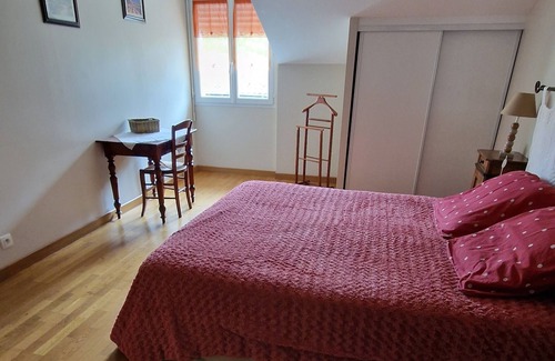 Angoume Casa | Guest House 'Chambre D'hote Albizia' with Mountain View, Wi-Fi and Air Conditioning
