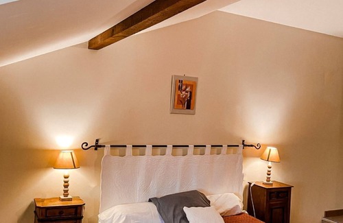 Angoume Casa | Guest House 'Chambre D'hote Albizia' with Mountain View, Wi-Fi and Air Conditioning