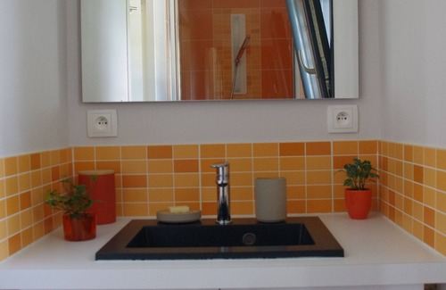 Bourg-Saint-Andeol Casa | Guest House 'Chambre Côté Ventoux' with Shared Pool and Garden