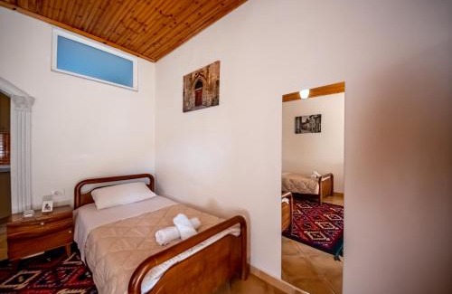Gjirokaster Casa | Guest House Garden