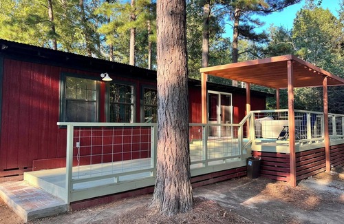 Kennard Cabina | GUEST HOUSE "GROOVY" PRIVATE HOT TUB ON DECK, WIFI, ROKU.