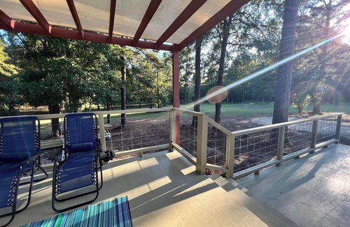 Kennard Cabina | GUEST HOUSE "GROOVY" PRIVATE HOT TUB ON DECK, WIFI, ROKU.