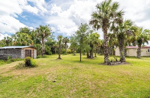 Rural Estates Cabina | Guest house in Everglades estates by the water