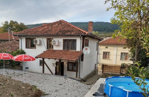 Elena Casa | Guest house Kashtata