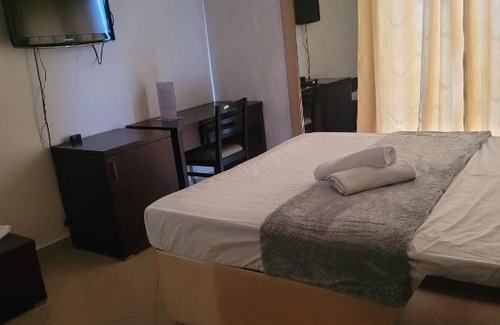 Luanda Hotel | Guest House La Plaza