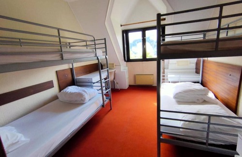 Garin Casa | Casa de huéspedes 'La Vingt-Huit - Chambre 4 Pers' con vistas a la montaña, terraza y jardín privado