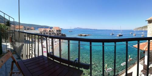 Komiza Casa | Guest House Marina