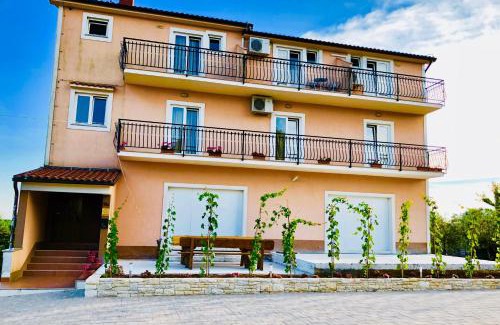 Golas Casa | Guest House Maxi