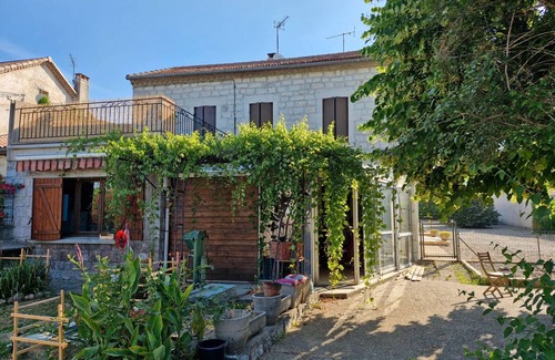 Ruoms Casa | Guest House - 'Nature D'Art' with Private Pool, Private Terrace and Wi-Fi