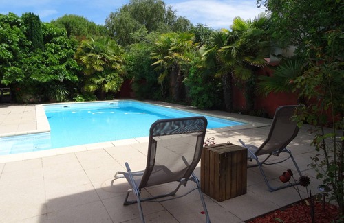 Puilboreau Casa | Casa de huéspedes cerca del centro de La Rochelle con piscina climatizada