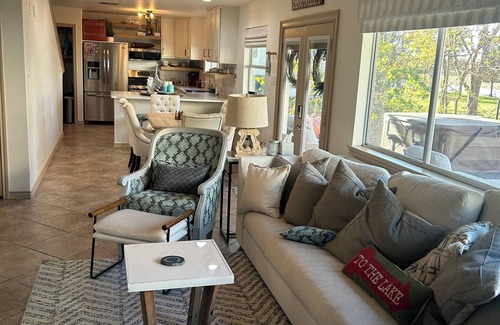 Seguin Casa | Guest House on Lake McQueeney with Hot Tub/Grill/Fire Pit