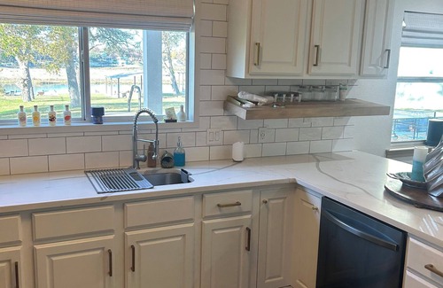 Seguin Casa | Guest House on Lake McQueeney with Hot Tub/Grill/Fire Pit