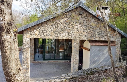 Trn Casa | Guest house Pezer