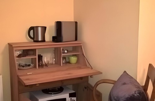 Striesen Casa | Guest House 'Romantikzimmer in Striesen' with Shared Terrace, Shared Garden and Wi-Fi