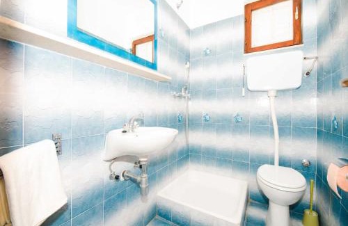 Molunat Apartamento | Guest House Rooms Rose - Romantic Double Room with Balcony and Sea View No 1