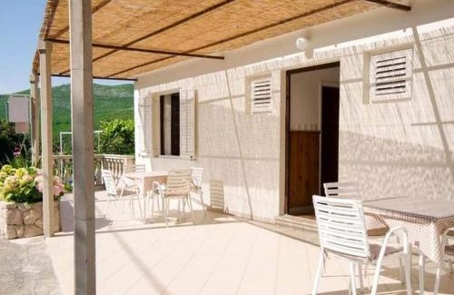 Molunat Apartamento | Guest House Rooms Rose - Romantic Double Room with Balcony and Sea View No 1