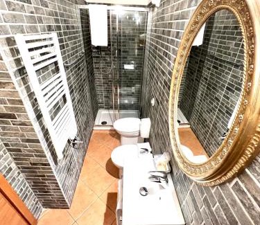 Carignano Casa | Guest House Virginia's Rooms-Private free Parking and Top Carignano District