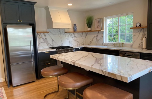 Woodland Hills Casa | Guest house w/ private entry - 2 Bed/1 Bath - Large pool - Ample street parking