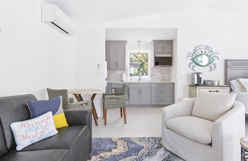 Delray Beach Cabaña | Guest House with Private Yard, Pool, Outdoor Kitchen & Tiki Bar