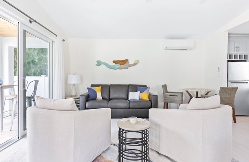 Delray Beach Cabaña | Guest House with Private Yard, Pool, Outdoor Kitchen & Tiki Bar
