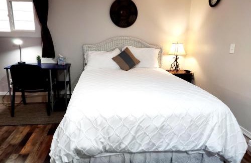 Noblesville Casa | Guest House with Private Entrance- walk to Downtown Noblesville