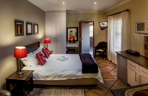 Humewood Cama Y Desayuno | Guest Lodge, cama doble y sofá cama para máximo 4 huéspedes, cerca de Port Elizabeth