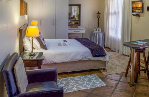 Humewood Cama Y Desayuno | Guest Lodge, cama doble y sofá cama para máximo 4 huéspedes, cerca de Port Elizabeth