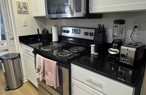 Eisenhower East Apartamento | OasisComfort NearWashingtonDC. 2Queens 1SofaQueenBed FreeParking