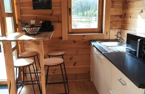Varen Chalet De Esquí | Guest Room 'Au Chant Des Oiseaux - Rouge Gorge -' in Varen, Wood-Fired Pizza and Wi-Fi