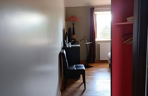 Beaumont-sur-Grosne Cama Y Desayuno | Casa de huéspedes «Chambre Chocolat» con piscina compartida, terraza compartida y Wi-Fi