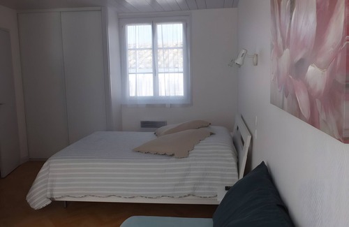 Ars-en-Re Cama Y Desayuno | Habitación de huéspedes Heraudeau 1 - con jardín común y aire acondicionado