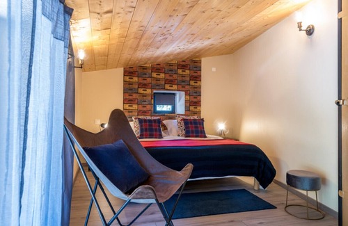 Saint-Pons Cama Y Desayuno | Guest Room 'La Forge' with Mountain View, Shared Pool and Wi-Fi