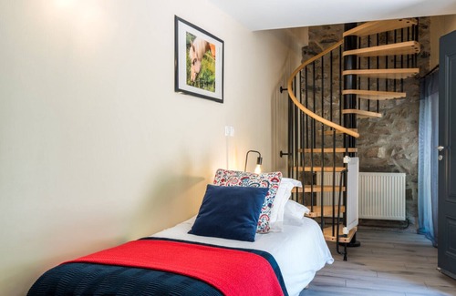 Saint-Pons Cama Y Desayuno | Guest Room 'La Forge' with Mountain View, Shared Pool and Wi-Fi