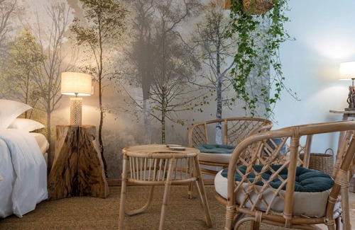 Saint-Pons Cama Y Desayuno | Habitación de huéspedes 'Le Grenier' con vistas a la montaña, piscina compartida y Wi-Fi