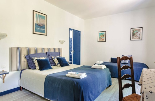 Genouille Cama Y Desayuno | Habitación de huéspedes 'Saphir' con vistas al lago, Wi-Fi y aire acondicionado