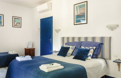Genouille Cama Y Desayuno | Habitación de huéspedes 'Saphir' con vistas al lago, Wi-Fi y aire acondicionado