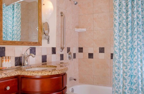 Ko Olina Complejo | Guest Room (Studio) Mountain View Penthouse at Marriott's Ko Olina Beach Club
