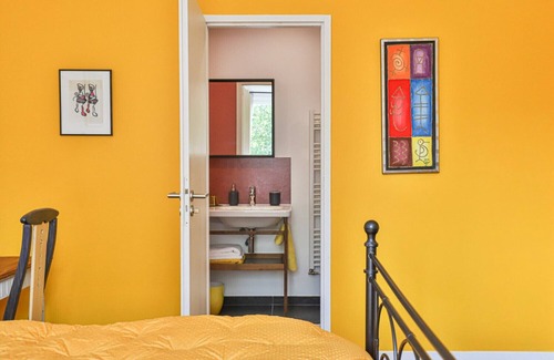 Arcangues Cama Y Desayuno | Guest Room 'Txori Etxea - Yellow Room' with Pool, Breakfast