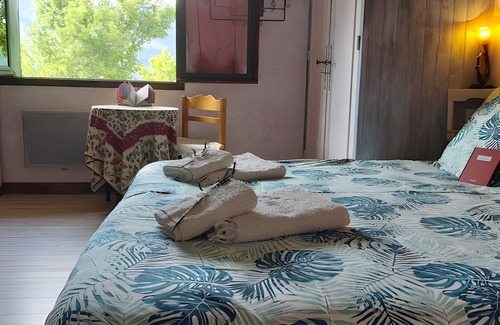 Beauvezer Cama Y Desayuno | Guest Rooms 'Chambres D'hote Mélodie' with Mountain View, Shared Terrace and Wi-Fi
