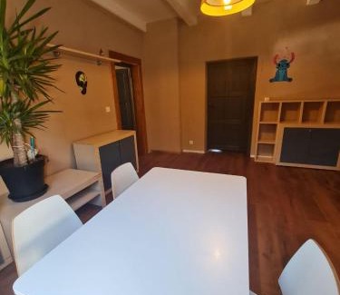 Tuchomerice Apartamento | Guest Rooms in Private Home by Airport, Shared Bath, Non-Smoking, Contactless Check-in, No Staff, Quiet Stay, Short Stay