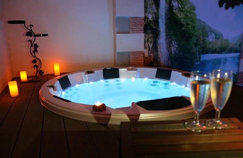 Noyant-et-Aconin Casa | Guest rooms with jacuzzi heated pool steam room private sauna Romance