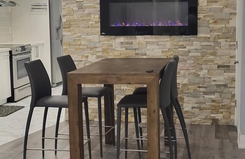 Churchill Meadows Apartamento | Guest Suite Apartment with Parking