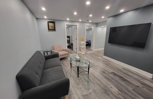 Churchill Meadows Apartamento | Guest Suite Apartment with Parking