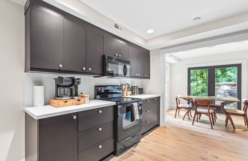Chapel Hill Casa | Guest Suite by UNC w/ King Suite, Full Kitchen, Work Desk